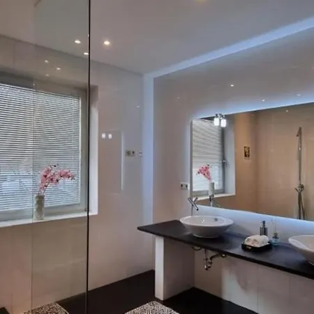 Haus Mit Traumhaften Ausblick In *